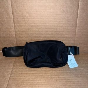 Lululemon belt bag matte black (rare)